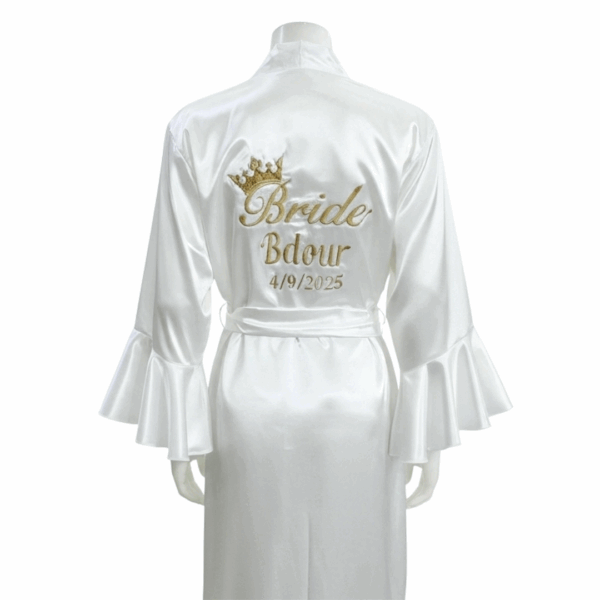 روب العروسة للمكياج